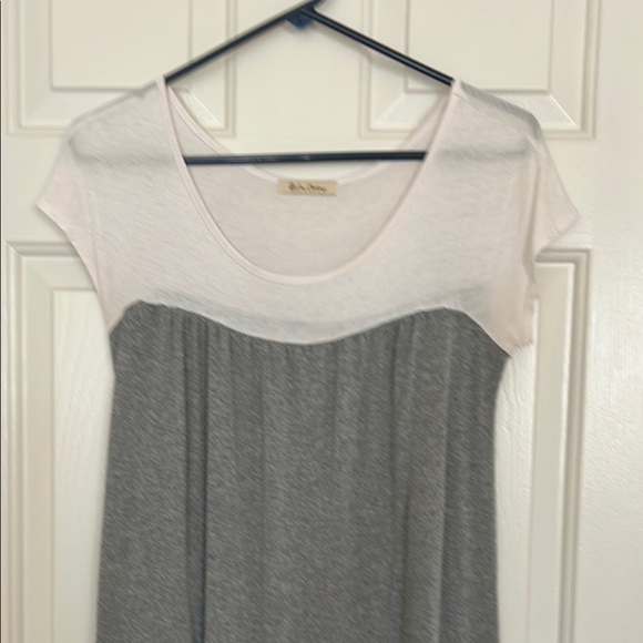 One Clothing Cream and Gray Fitted Tunic Cap Sleeve Top - Picture 2 of 8